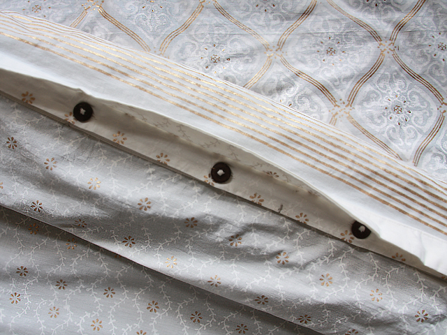 vg_romantic_white_gold_elegant_duvet_cover_detail white and gold reversible duvet