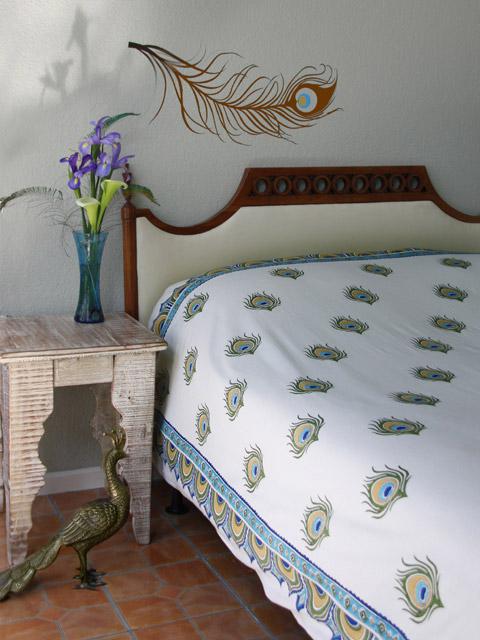Dance O Peacock Ivory Peacock Feather Print King Bedspread