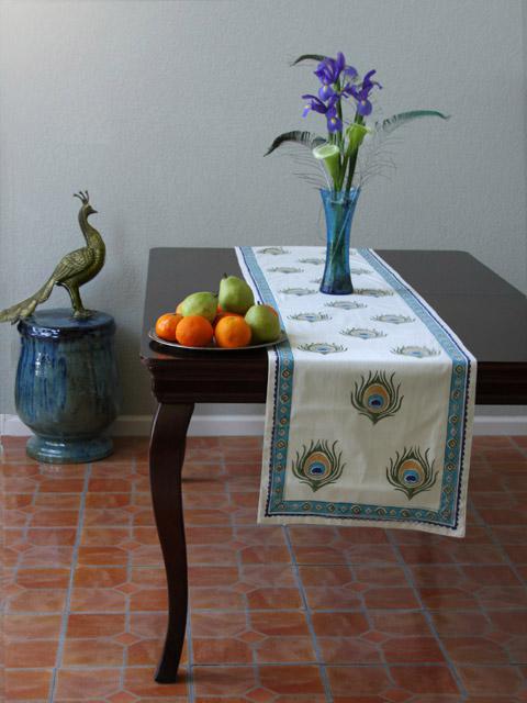 Dance O Peacock Ivory Peacock Feather Elegant Table Runner