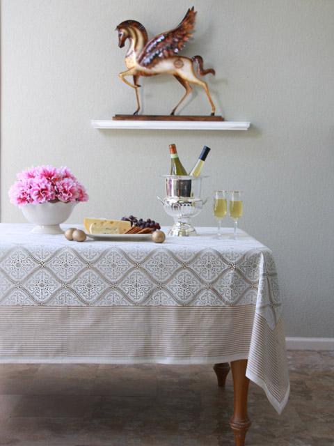 Vanilla GlacÃ© ~ White Gold Romantic Elegant Luxury Tablecloth