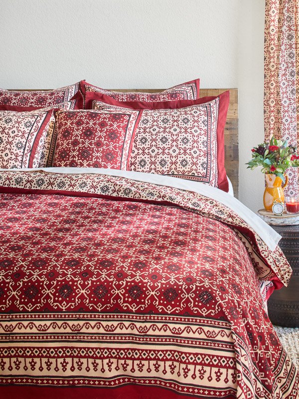 red Moroccan bedding