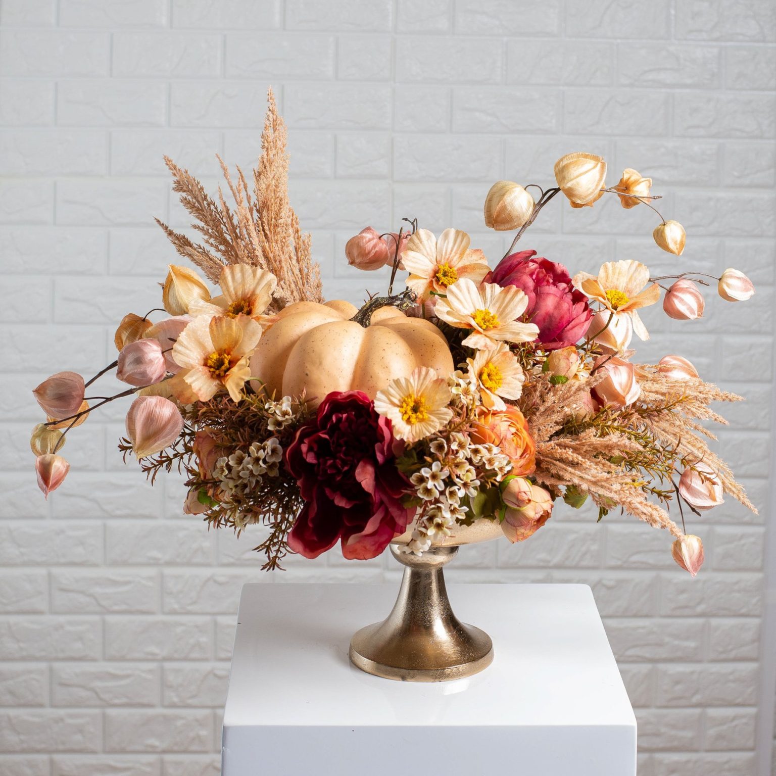 9 fall tablecloths for an elegant seasonal table setting