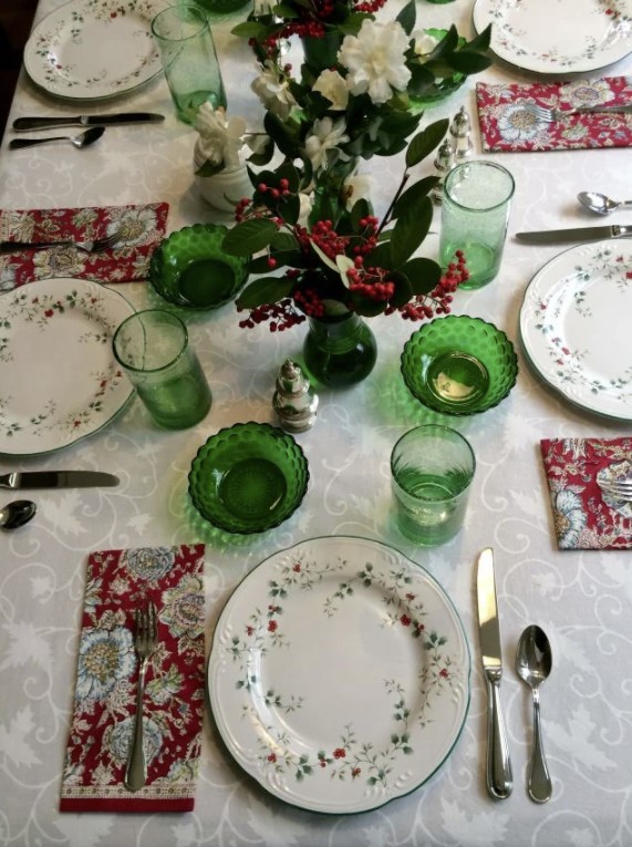 white Christmas table runner with ivy and holly