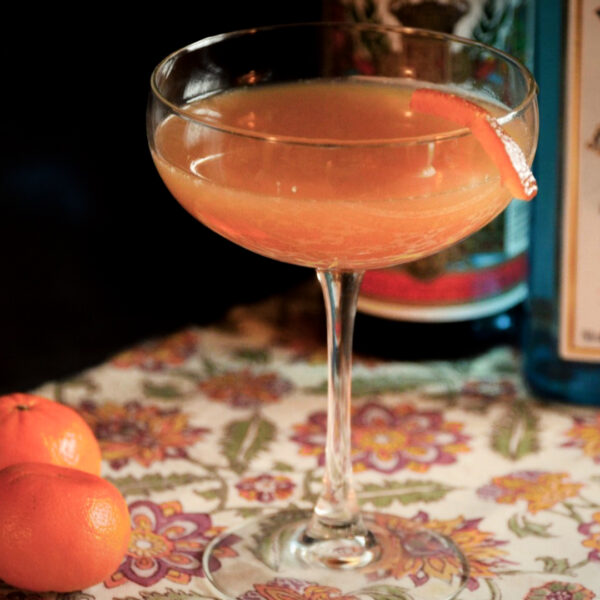a holiday cocktail recipe with orange flavor