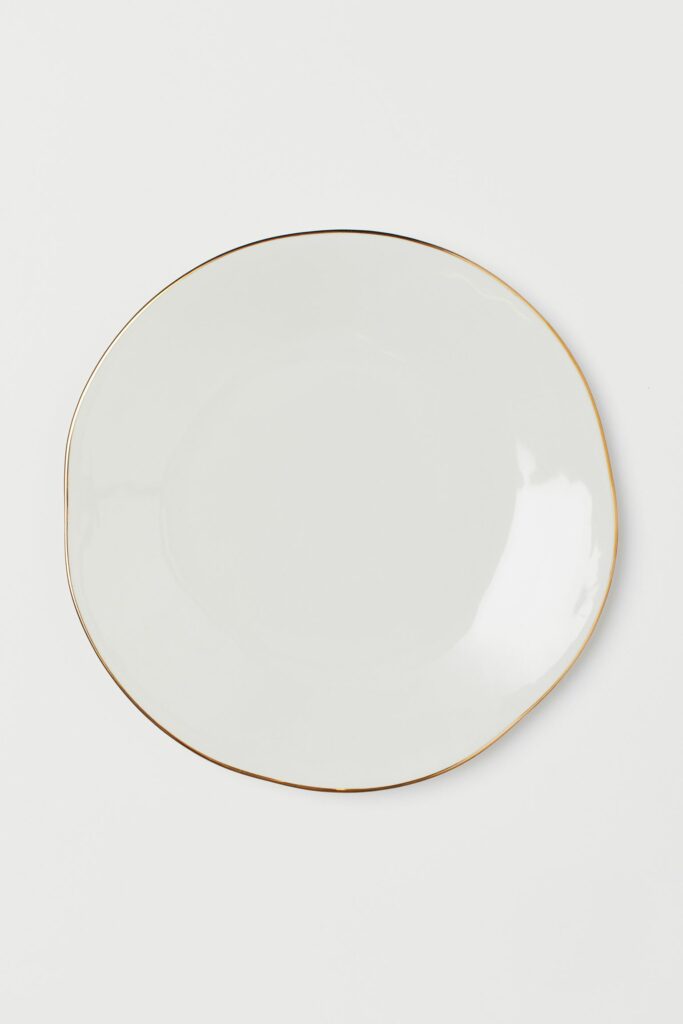 H&M Ceramic plate in white and gold