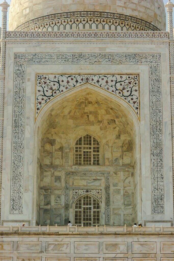 the marble inlay floral pattern at the Taj Mahal's exterior