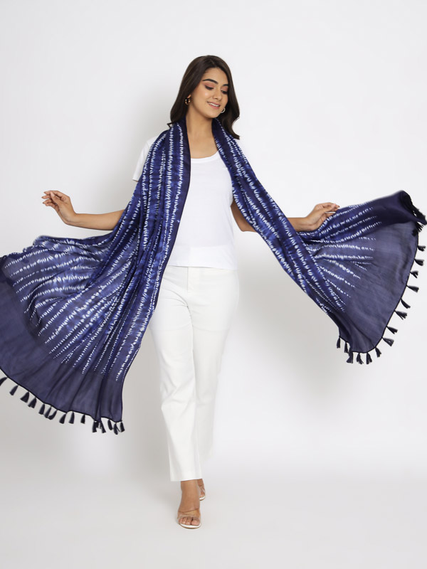 How to Wear a Silk Scarf 3 Ways