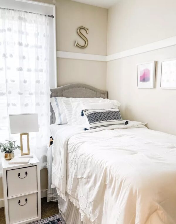 Dorm room ideas for students who want a minimalistic room