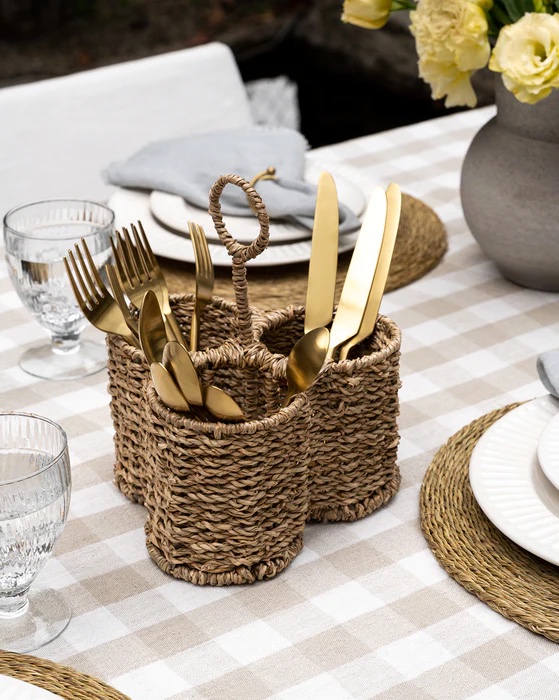 woven basket idea for the dinner tbale