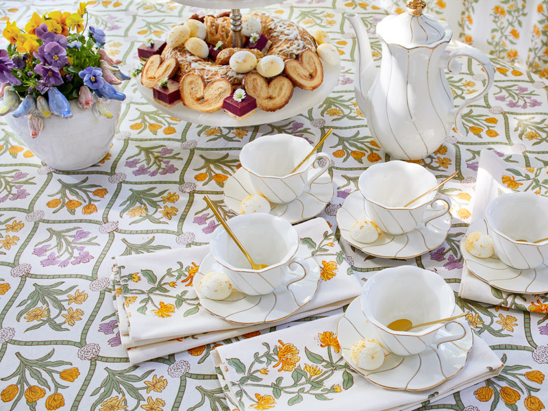 https://www.saffronmarigold.com/catalog/images/product_detail/eg_floral_garden_botanical_white_tablecloth_mood02.jpg