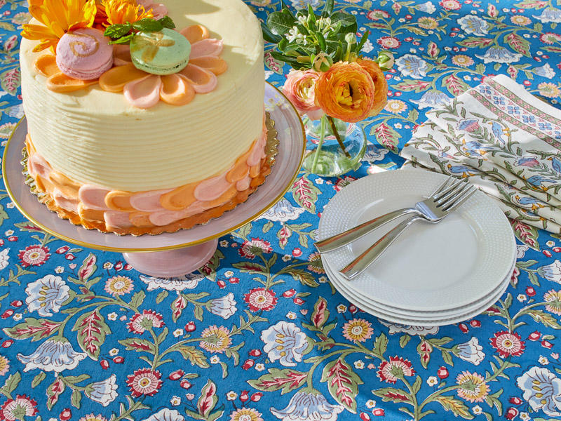 https://www.saffronmarigold.com/catalog/images/product_detail/en_floral_pattern_blue_tablecloth_mood.jpg