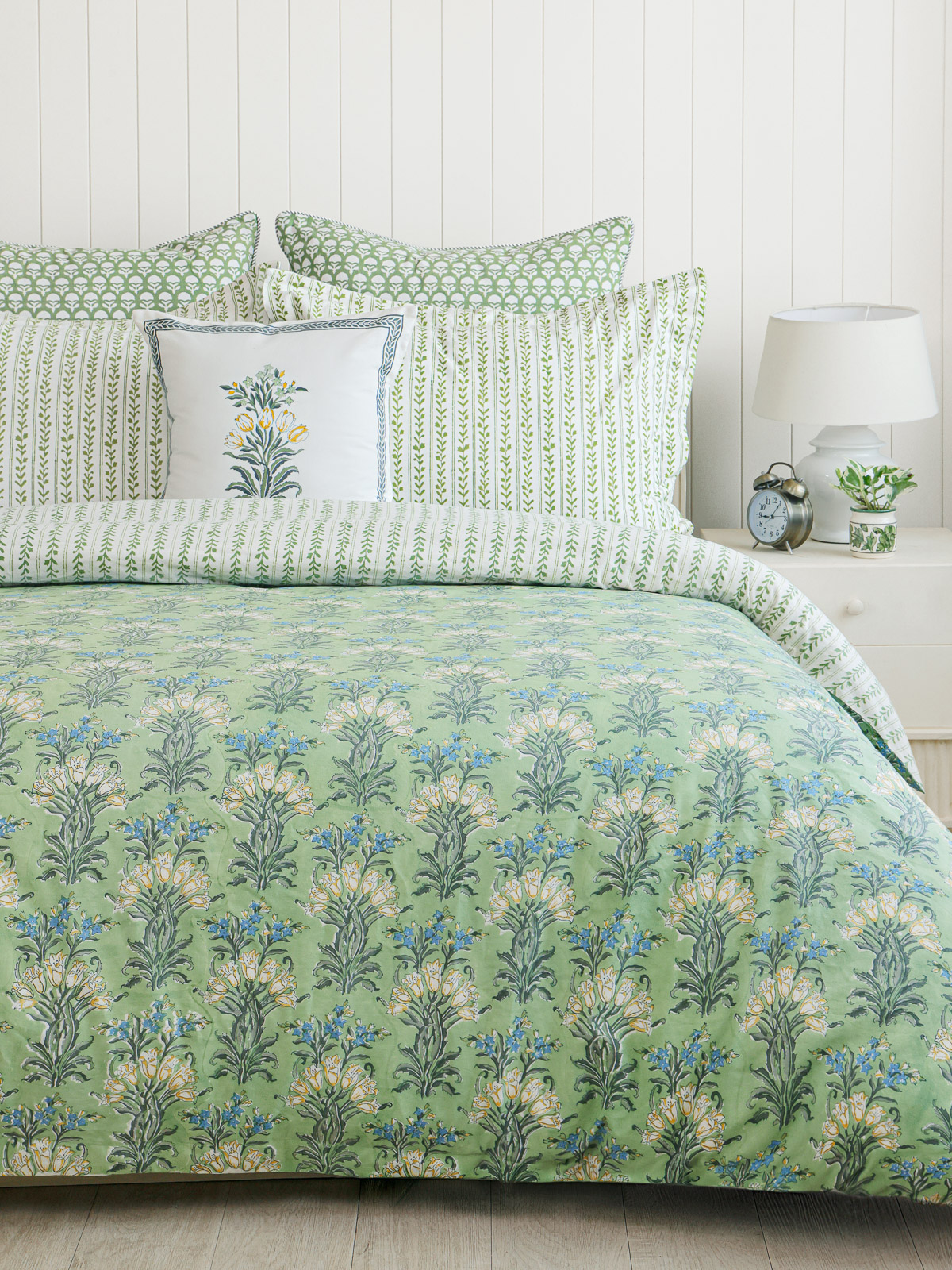 Jardin des Tuileries ~ French Green Floral Allover Duvet