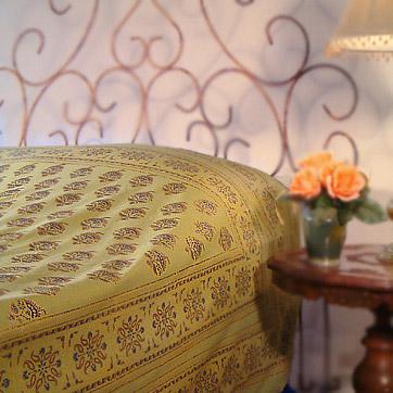 Memories of Shalimar Elegant Queen Duvet Cover