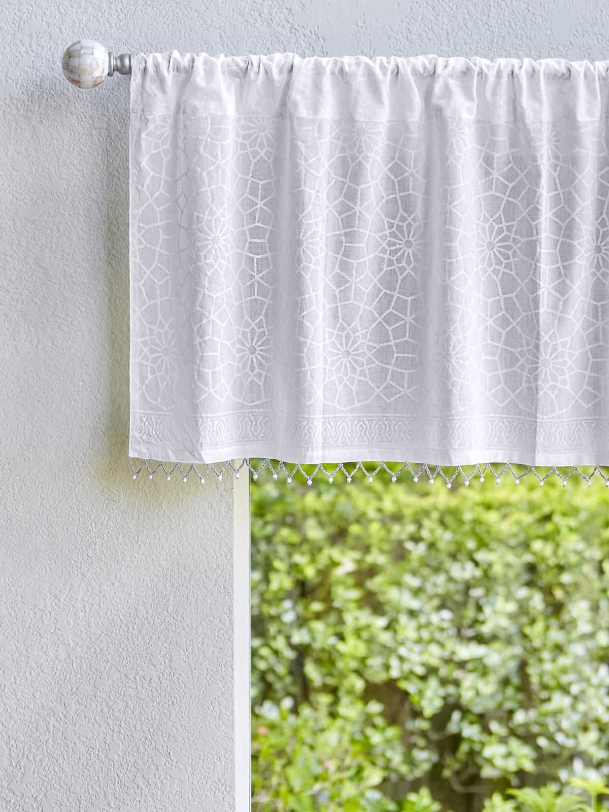 Royal Mansour ~  Moroccan White Lattice Trellis Print Valance