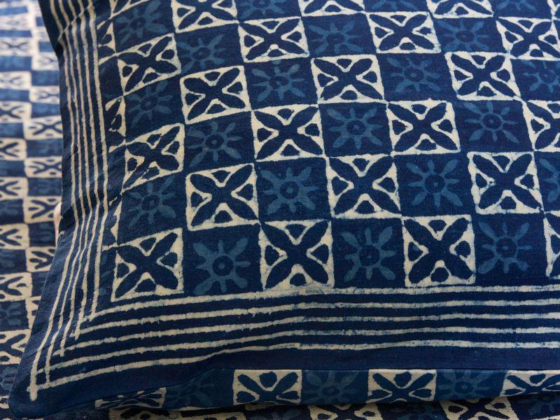 https://www.saffronmarigold.com/catalog/images/product_detail/sn_blue_batik_starry_cushion_cover_border.jpg