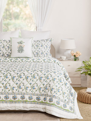 Jardin des Tuileries ~ Ivory Trellis Floral Razai Quilt