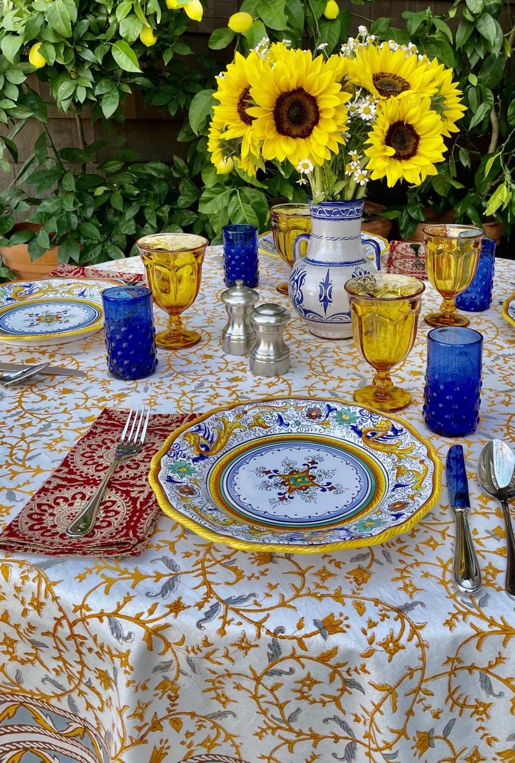 Alexandria Cloth Dinner Napkins in Saffron Yellow - Pearl & Maude Home
